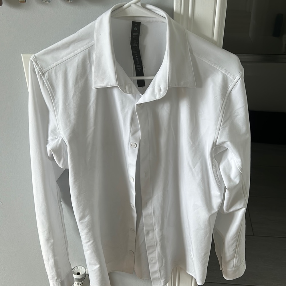 Lulu lemon men’s white medium button down. Worn a few times in good condition